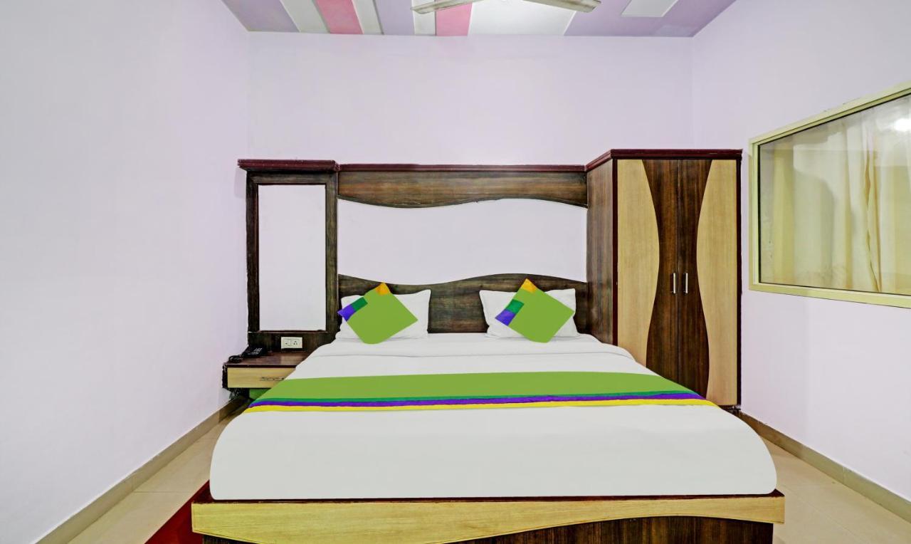 4 View Hotel Tajganj Exterior photo